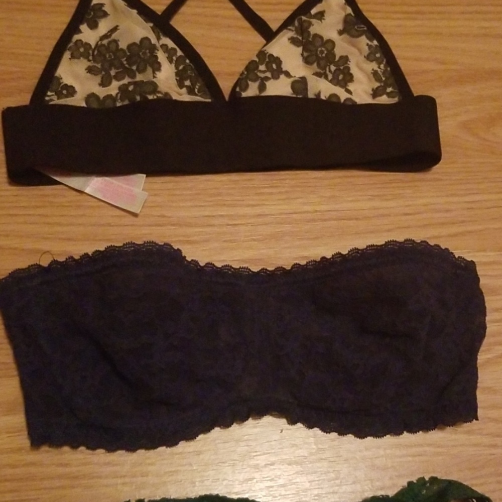 Like new Victoria Secret 32A/xs bra collection - Picture 5 of 8